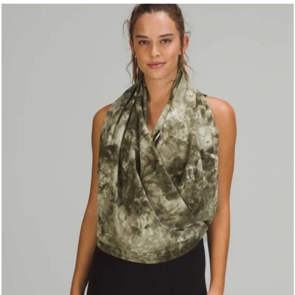 NWT LULULEMON CUSTMOZABLE SNAP SCARF